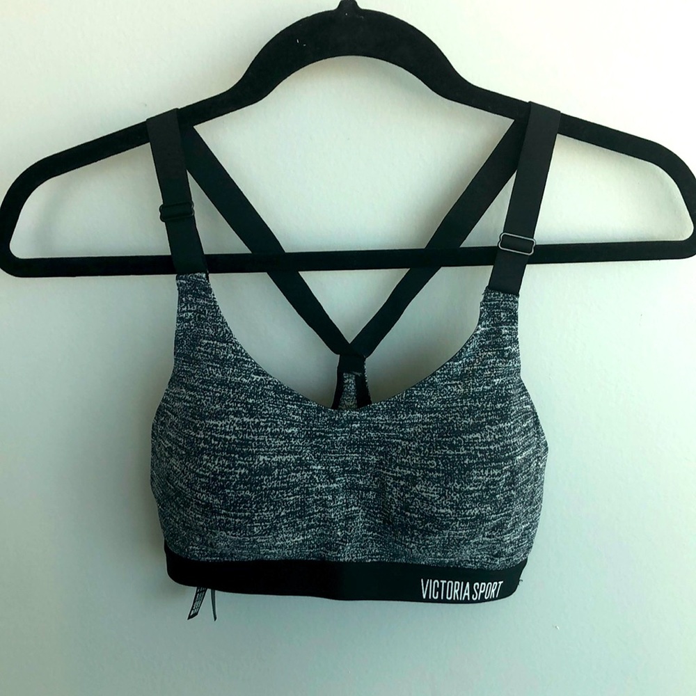 Discontinued Victoria's Secret Gray/Black Victoria Sport Strappy Sports Bra NWOT